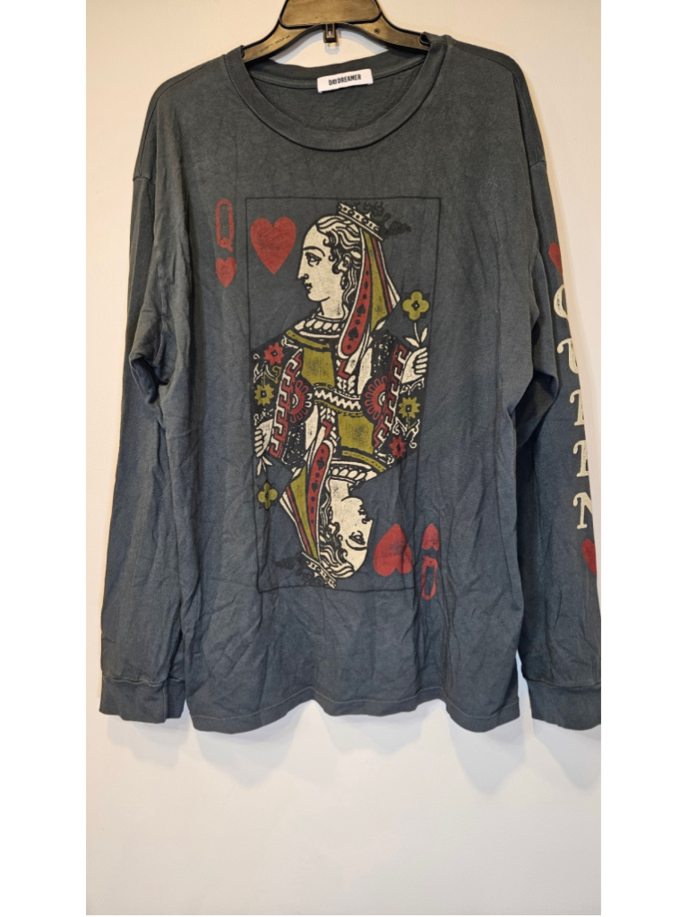 Women's Daydreamer Queen Graphic Long Sleeve Tee Grey Size M